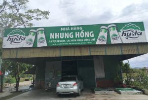 Review quán cơm nhà thì quan trọng nhất vẫn là cái “chất”. Ở Nhung Hồng, thực đơn được thay đổi linh hoạt theo ngày, nhưng dù là món gì thì cũng đều toát lên cái vị đậm đà, mặn nồng đặc trưng của người dân Hà Tĩnh.